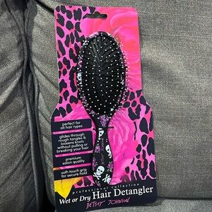 Betsey Johnson Wet/Dry Brush 🎀💀